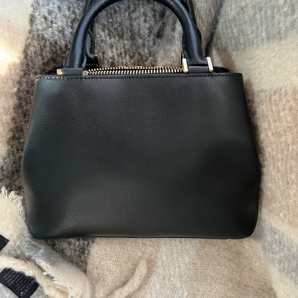 Vintage Leather Classic Michael Kors Logo Sculpted Bag - Picture 3 of 14